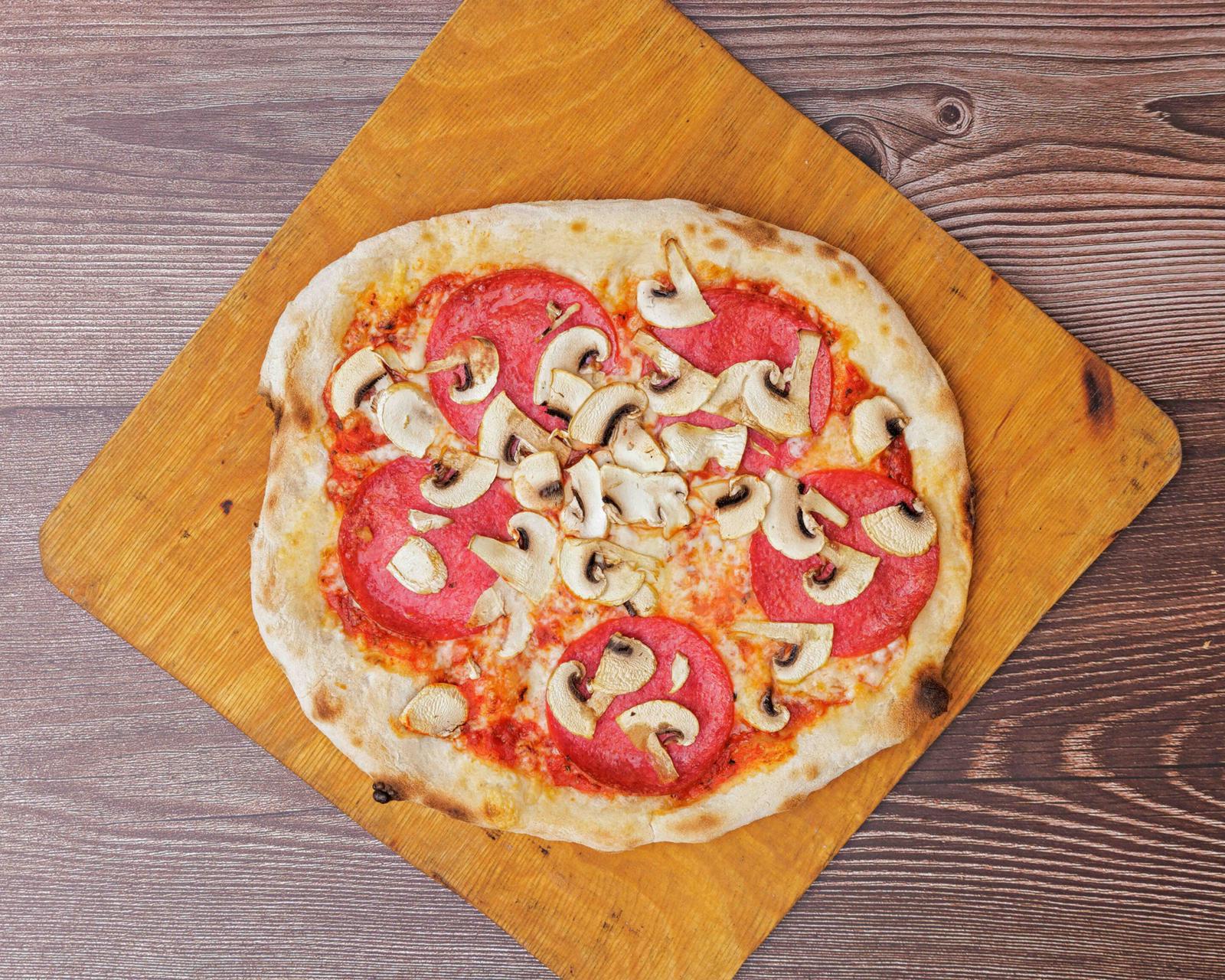 Pizza Salami e Funghi